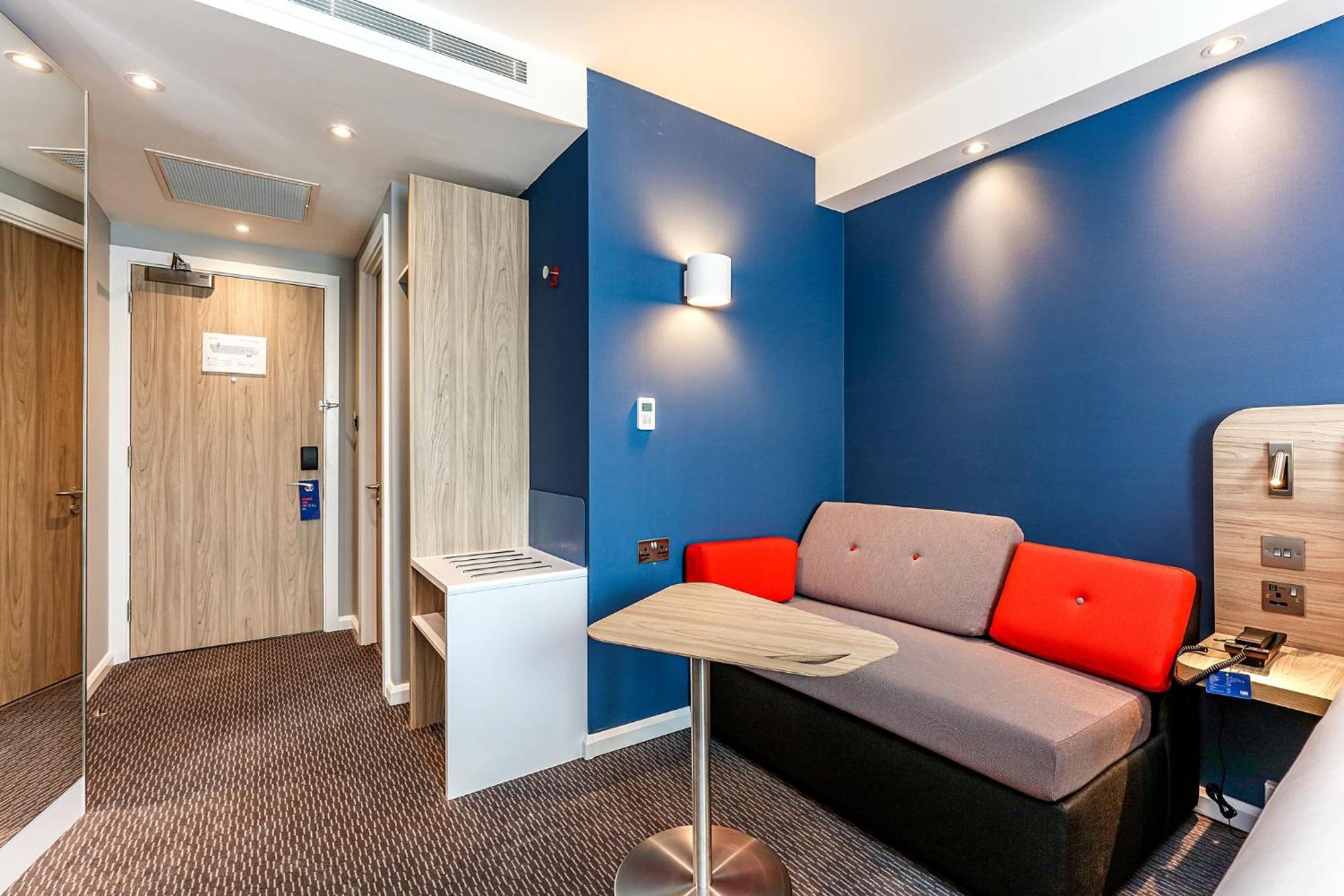 Holiday Inn Express - Fleet By Ihg Εξωτερικό φωτογραφία